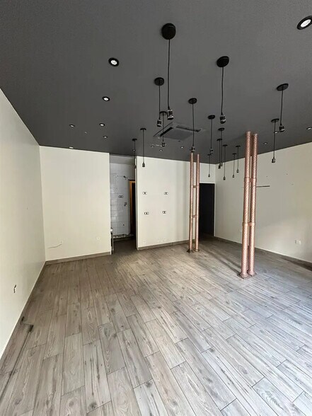 Local commercial dans Paris à louer - Photo de l’immeuble – Image 1 sur 4