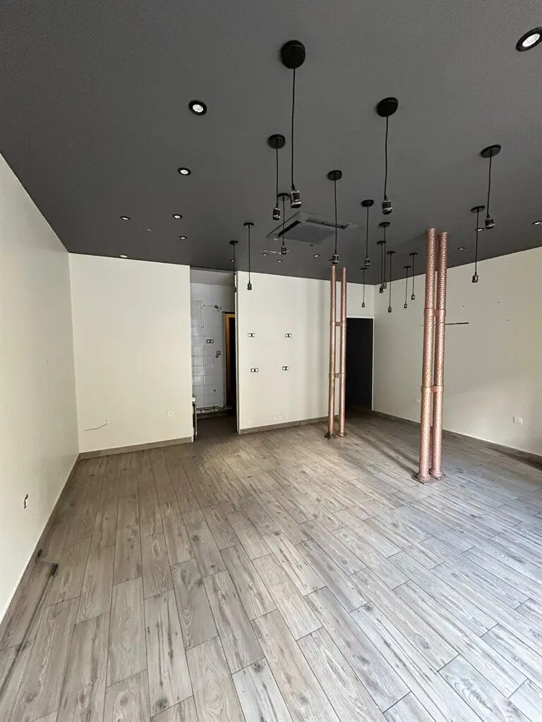 Local commercial dans Paris à louer Photo de l’immeuble– Image 1 sur 5