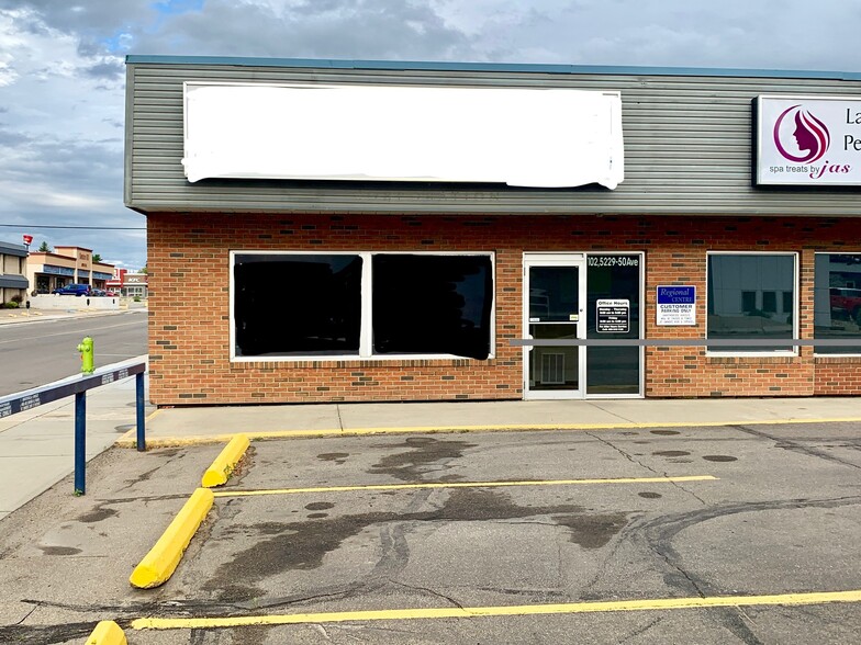 5229 50th Ave, Red Deer, AB à louer - Photo de l’immeuble – Image 2 sur 16