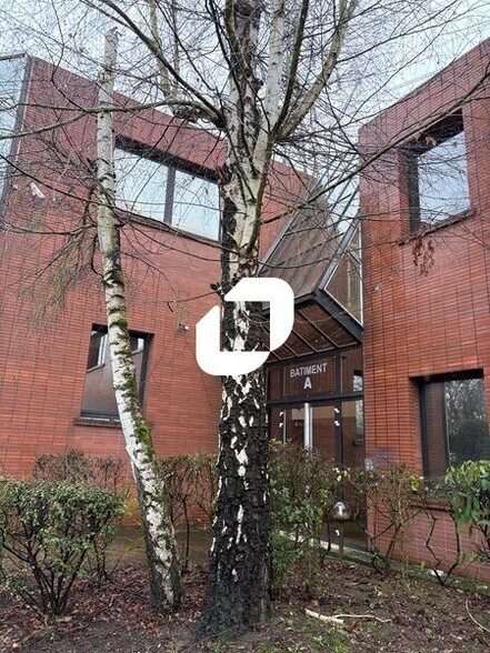 Bureau dans Igny à louer - Photo de l’immeuble – Image 1 sur 15