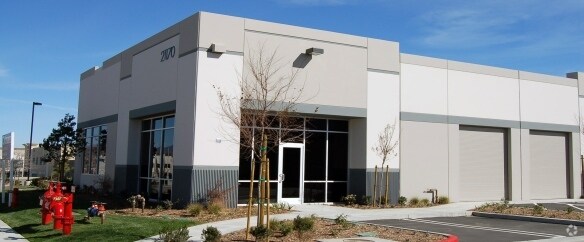 21170 Centre Pointe Pky, Santa Clarita, CA à louer - Photo de l’immeuble – Image 2 sur 4