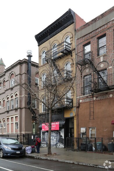 139 Tompkins Ave, Brooklyn, NY à louer - Photo de l’immeuble – Image 2 sur 5