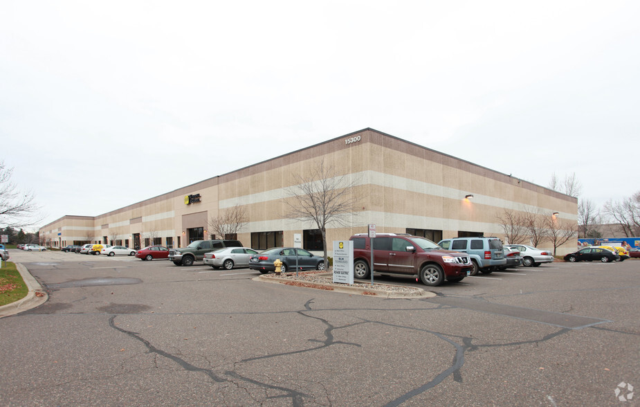 15300 N 25th Ave, Plymouth, MN à louer - Photo de l’immeuble – Image 3 sur 3