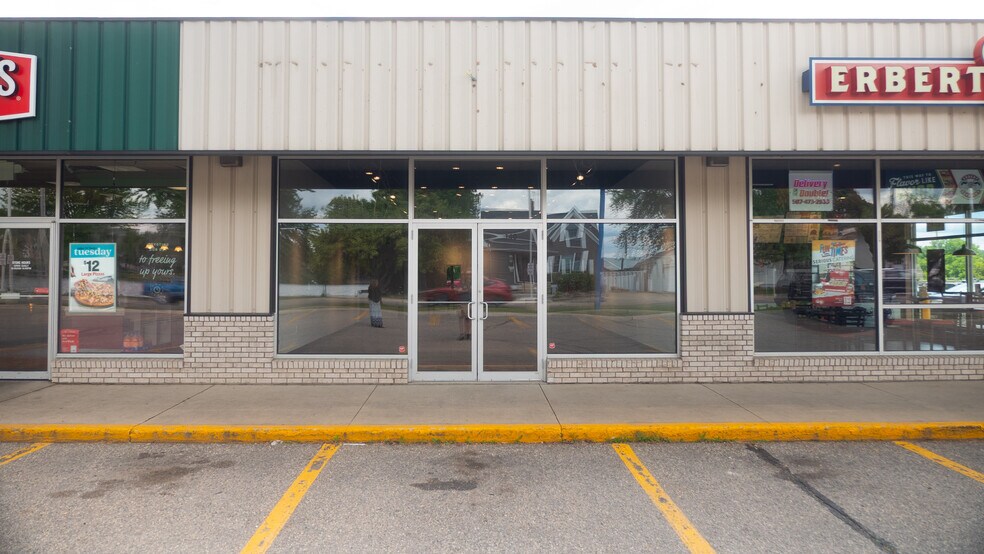 132-160 Bridge Ave, Albert Lea, MN à louer - Photo de l’immeuble – Image 2 sur 8