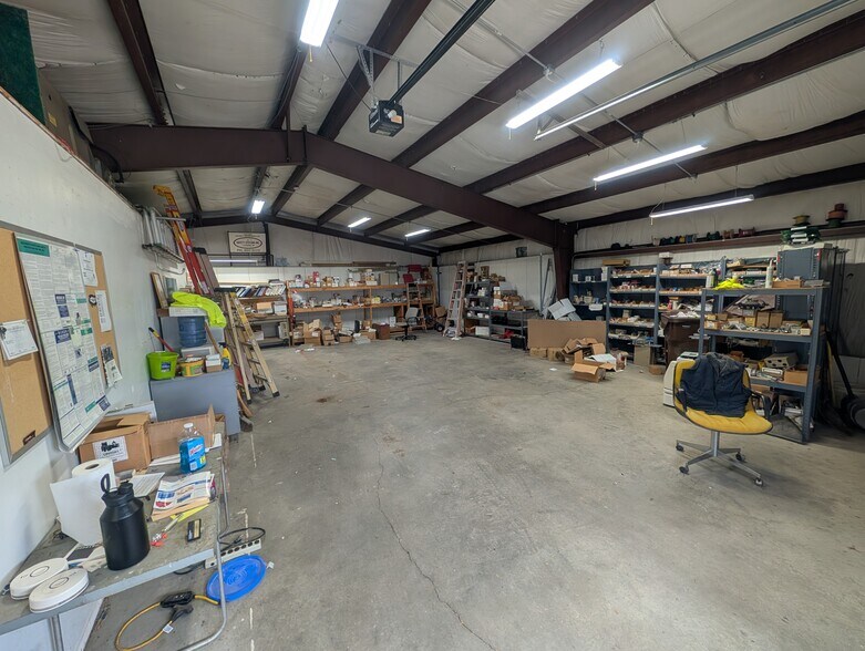 2075 Glenn Rd, Lansing, MI à vendre - Photo intérieure – Image 1 sur 8