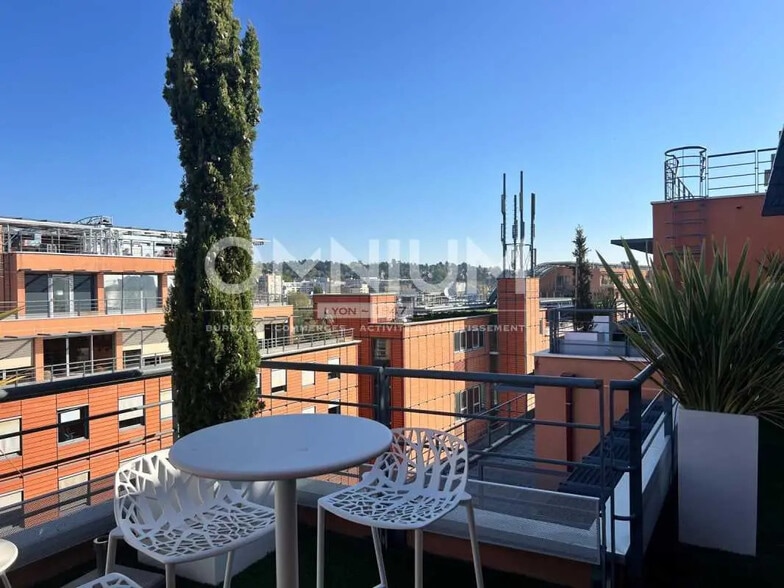 Bureau dans Lyon à vendre - Photo de l’immeuble – Image 2 sur 18