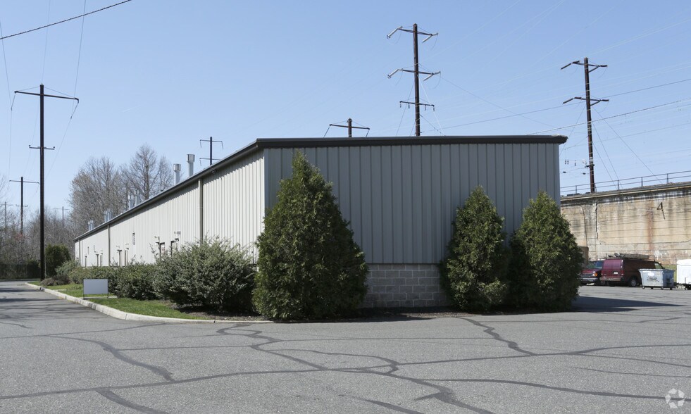 800 New Brunswick Ave, Rahway, NJ à louer - Photo de l’immeuble – Image 3 sur 10