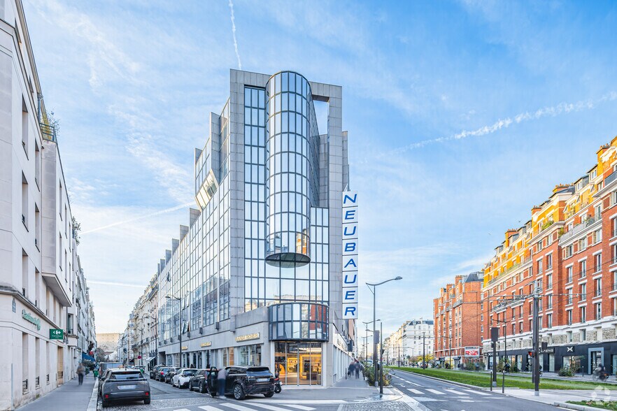 9 Boulevard Gouvion-Saint-Cyr, Paris à louer - Photo de l’immeuble – Image 2 sur 3