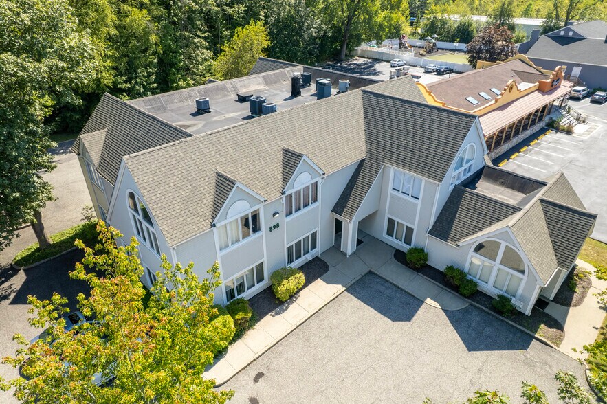 898 Ethan Allen Hwy, Ridgefield, CT à vendre - Photo de l’immeuble – Image 1 sur 10