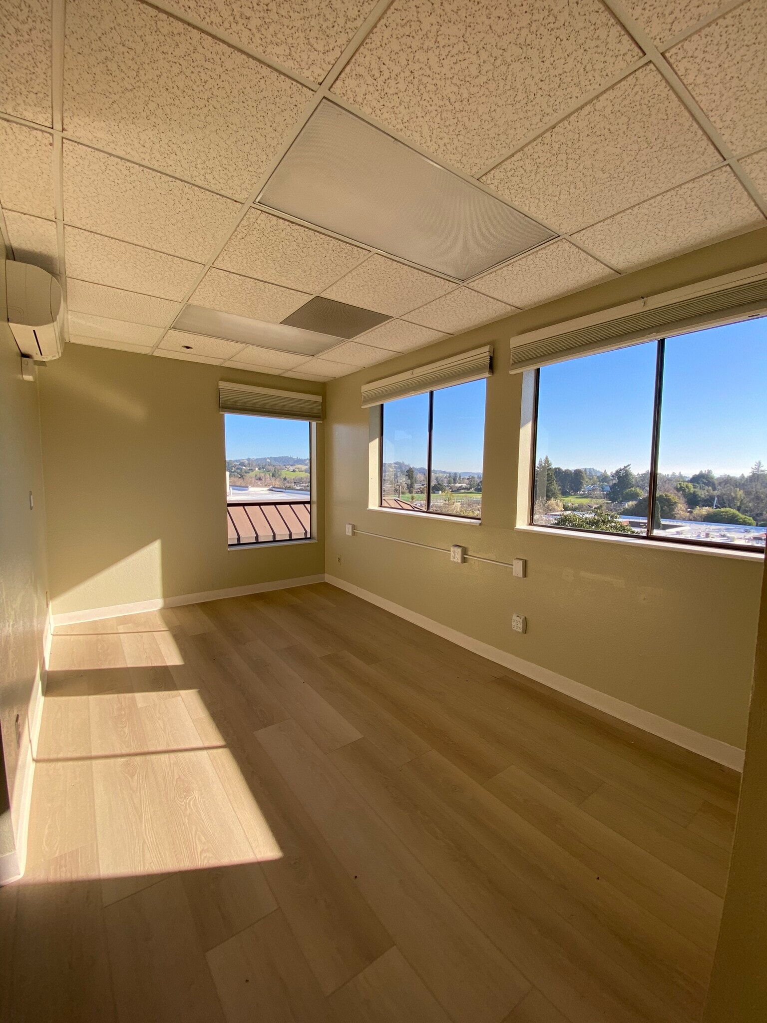100 Professional Center Dr, Novato, CA à louer Photo de l’immeuble– Image 1 sur 23