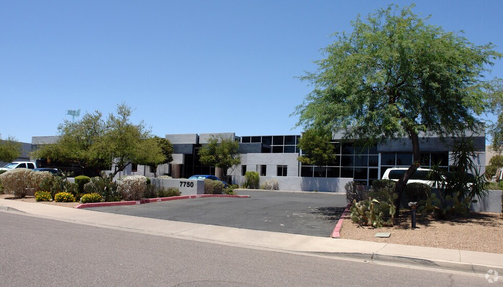7750 E Gelding Dr, Scottsdale, AZ à vendre - Photo de l’immeuble – Image 3 sur 12