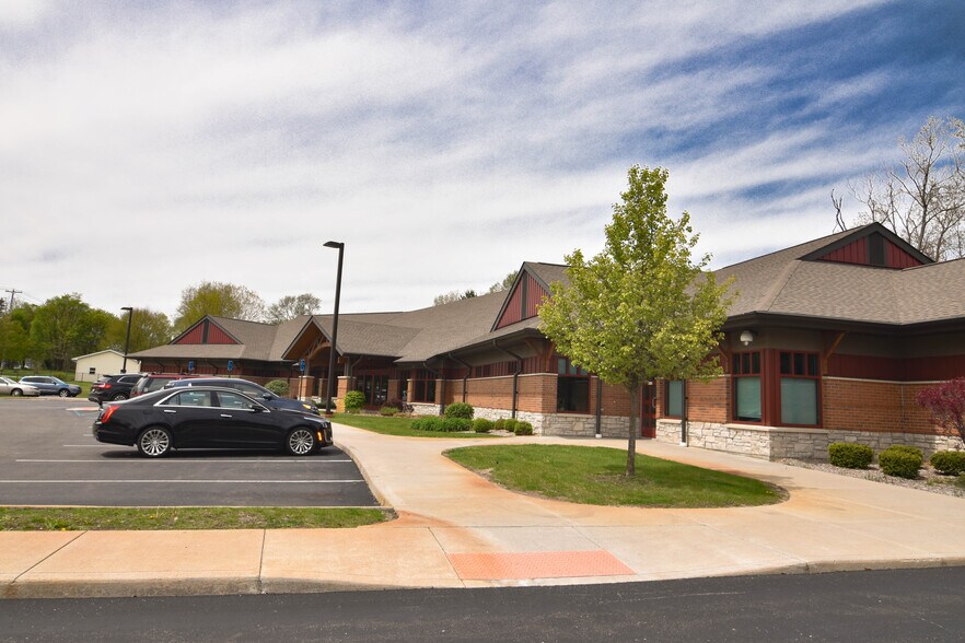 5161 B Dr S, Battle Creek, MI à louer - Photo de l’immeuble – Image 3 sur 12