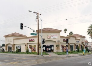 2308 University Ave, Riverside, CA à louer Photo intérieure– Image 1 sur 12