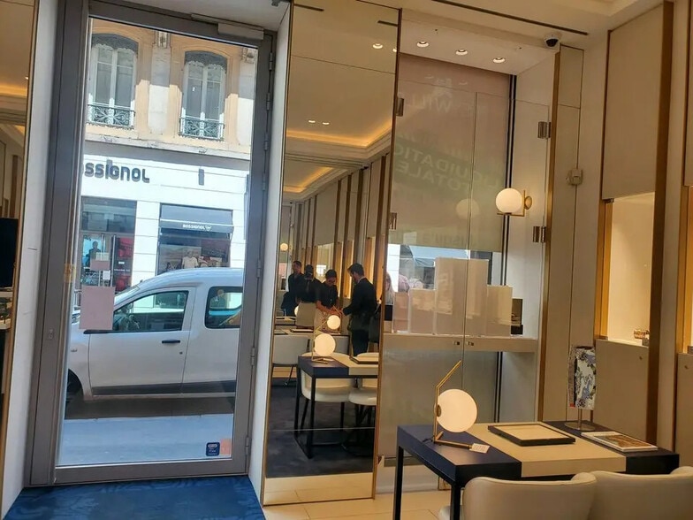 Local commercial dans Lyon à louer - Photo de l’immeuble – Image 3 sur 3