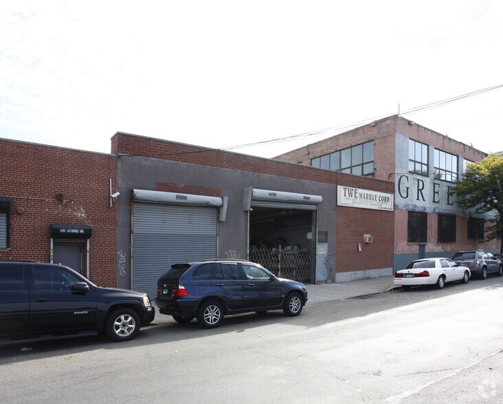 824 Humboldt St, Brooklyn, NY à vendre - Photo de l’immeuble – Image 2 sur 10
