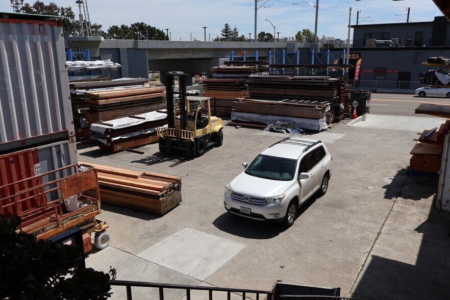 117 E 25th Ave, San Mateo, CA à louer - Photo de l’immeuble – Image 3 sur 7
