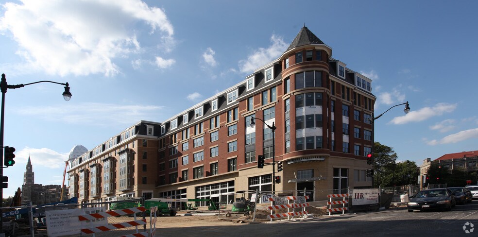 625 Monroe St NE, Washington, DC à louer - Photo de l’immeuble – Image 2 sur 79