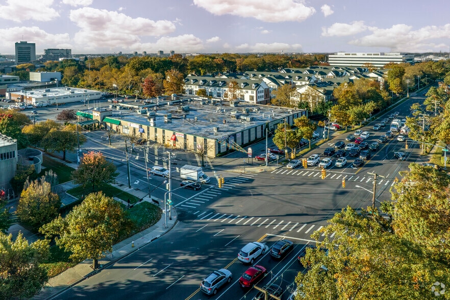 1100 Stewart Ave, Garden City, NY à louer - Photo principale – Image 1 sur 22