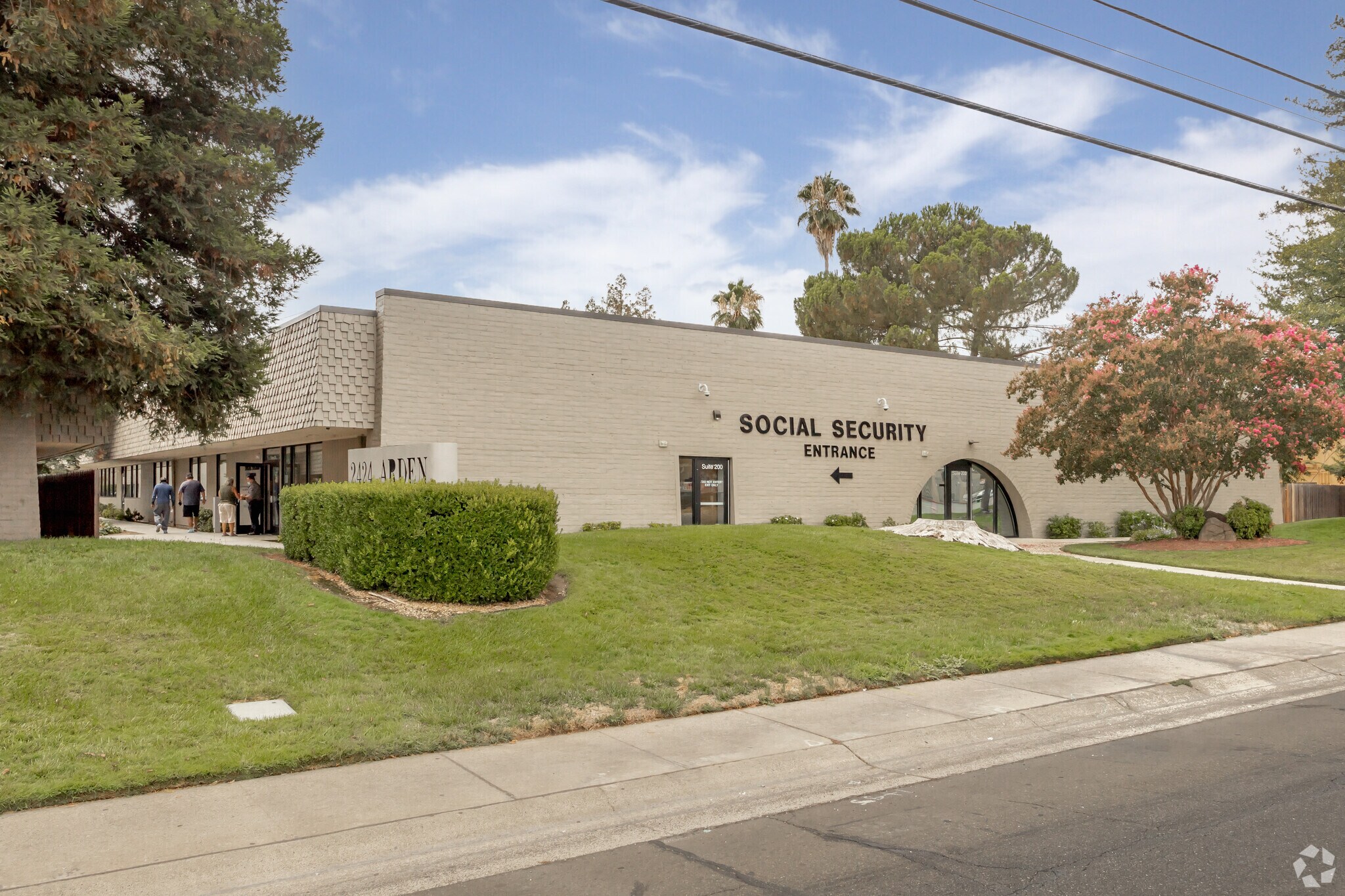 2424 Arden Way, Sacramento, CA à louer Photo principale– Image 1 sur 5