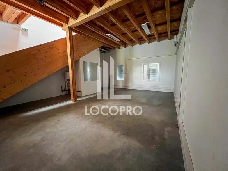 Local d’activités dans Avignon à louer - Photo de l’immeuble – Image 3 sur 5