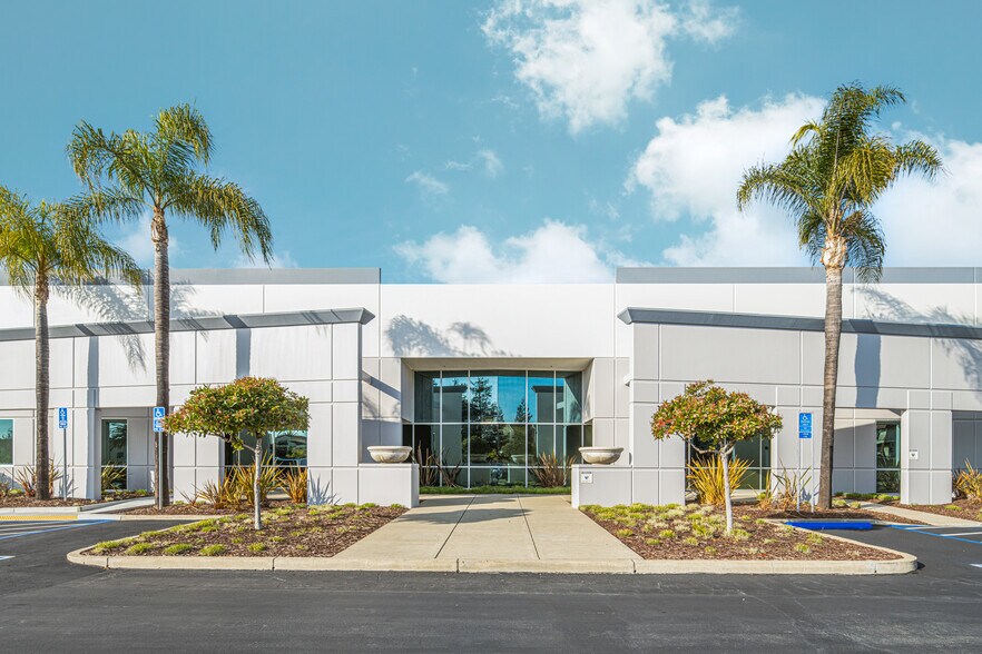 472 Kato Ter, Fremont, CA à louer - Photo de l’immeuble – Image 3 sur 6