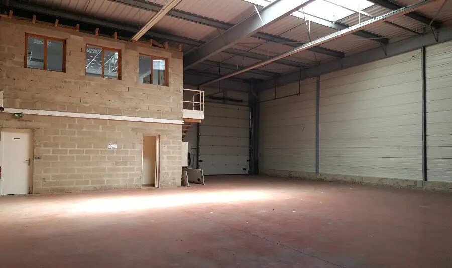 Industriel/Logistique dans Noisiel à louer Photo de l’immeuble– Image 1 sur 8