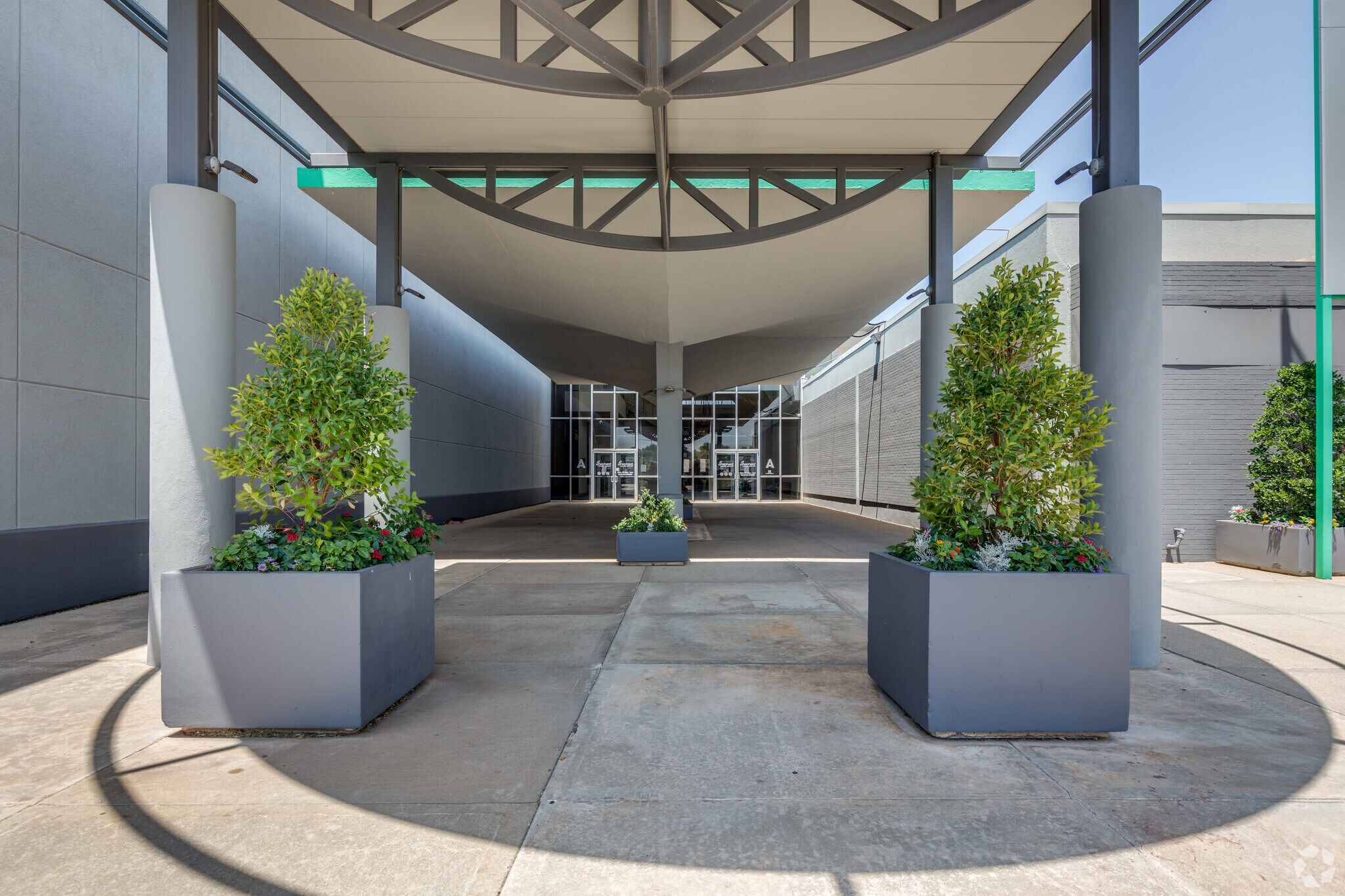 2401 NW 23rd St, Oklahoma City, OK à louer Hall d’entrée– Image 1 sur 19