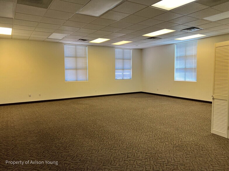 3360 E Russell Rd, Las Vegas, NV à louer - Photo intérieure – Image 3 sur 8