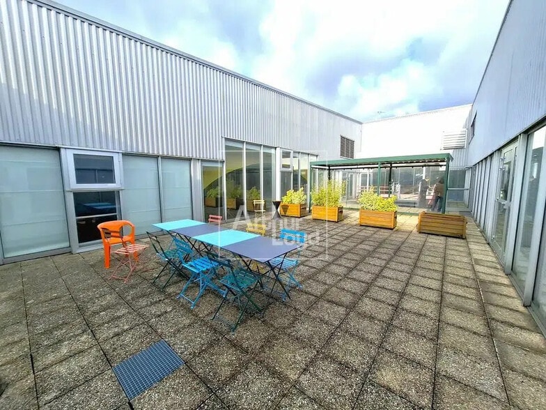 Bureau dans Dammarie-les-Lys à louer - Photo de l’immeuble – Image 3 sur 9