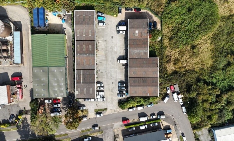 Units 1-10 Crofton Dr, Lincoln à vendre - Photo de l’immeuble – Image 3 sur 12
