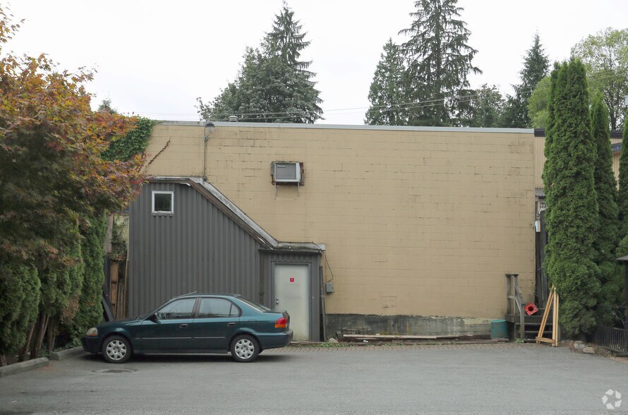 4266 Deep Cove Rd, North Vancouver District, BC à vendre - Photo de l’immeuble – Image 2 sur 4