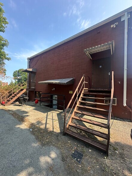 220 Church St, Poughkeepsie, NY à louer - Photo de l’immeuble – Image 2 sur 12