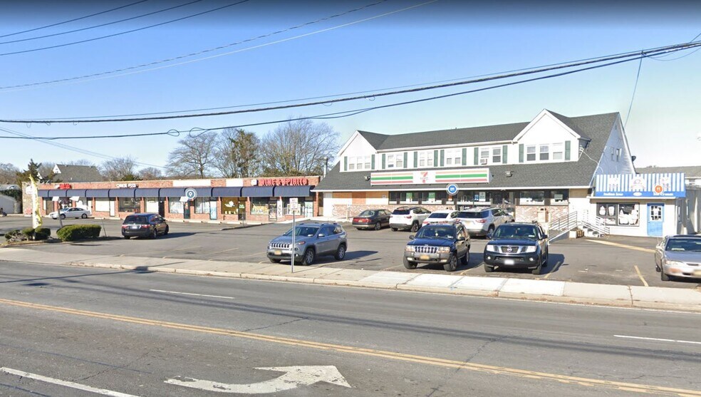 192-198 E Montauk Hwy, Lindenhurst, NY à louer - Photo principale – Image 1 sur 2