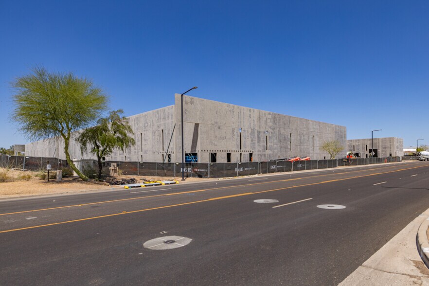7550 N Glen Harbor Blvd, Glendale, AZ à louer - Photo de la construction – Image 3 sur 6