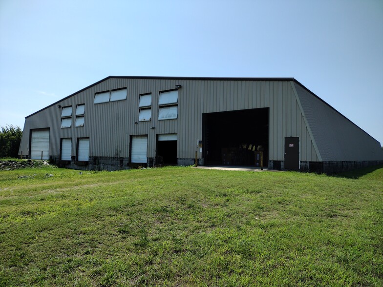 202 Industrial Dr, Emporia, VA à louer - Photo de l’immeuble – Image 2 sur 16