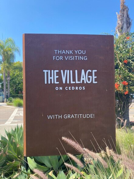 342-344 Cedros Ave, Solana Beach, CA à louer - Photo de l’immeuble – Image 2 sur 4