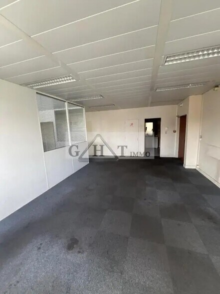 Industriel/Logistique dans Saint-Ouen-sur-Seine à louer - Photo de l’immeuble – Image 3 sur 7