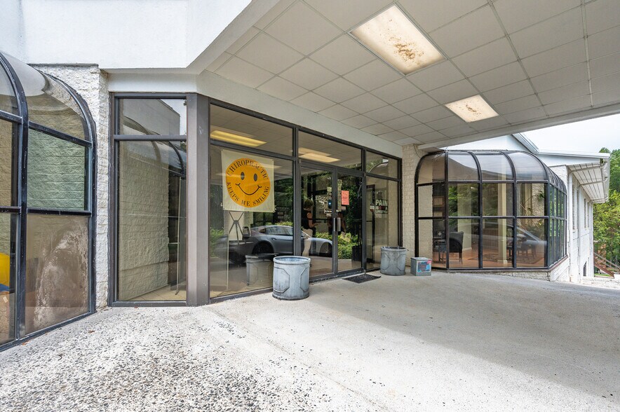7327 Timberlake Rd, Lynchburg, VA à vendre - Photo de l’immeuble – Image 2 sur 7