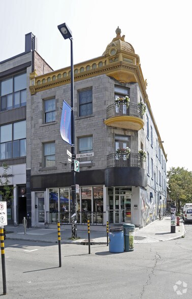 1302 Av du Mont-Royal E, Montréal, QC à louer - Photo de l’immeuble – Image 2 sur 3