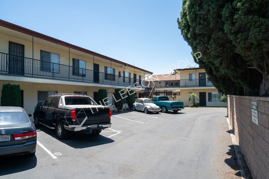 9040-9042 Ramona St, Bellflower, CA à vendre - Photo de l’immeuble – Image 2 sur 13