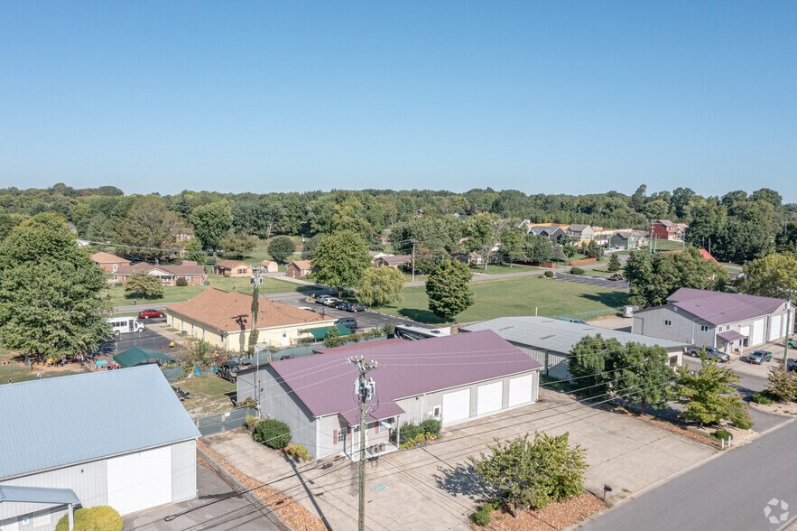 1811 Alpine Dr, Clarksville, TN à louer - Photo de l’immeuble – Image 2 sur 15