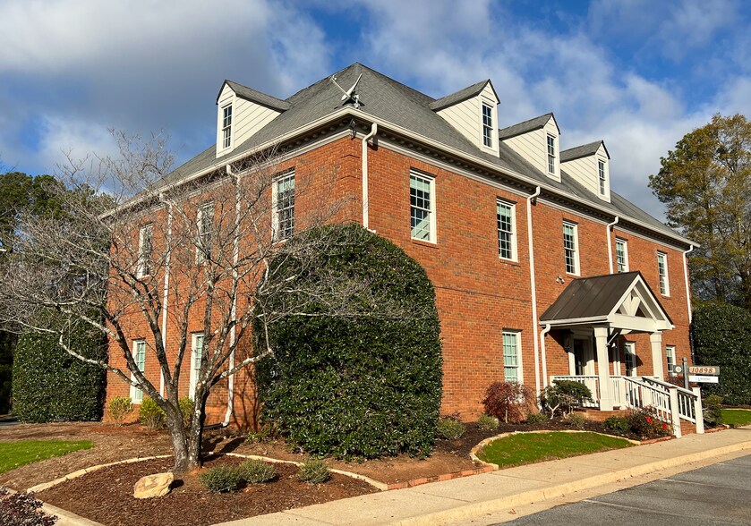 10898 Crabapple Rd, Roswell, GA à louer - Photo de l’immeuble – Image 2 sur 12