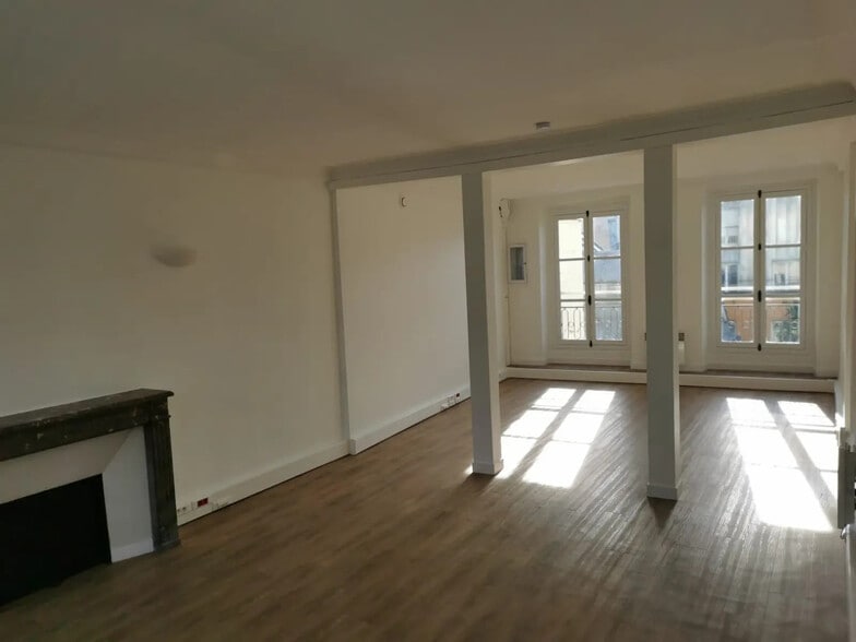 50 Rue Du Faubourg Saint-Denis, Paris à louer - Photo de l’immeuble – Image 2 sur 7