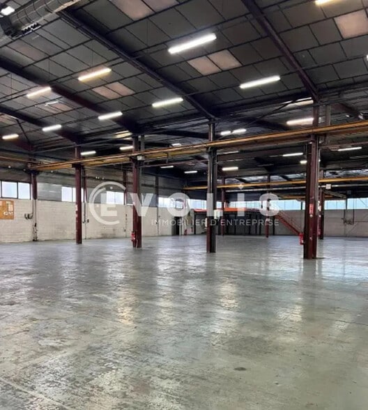 4 Rue Des Alpes, Vaulx-en-Velin à louer - Photo de l’immeuble – Image 2 sur 15