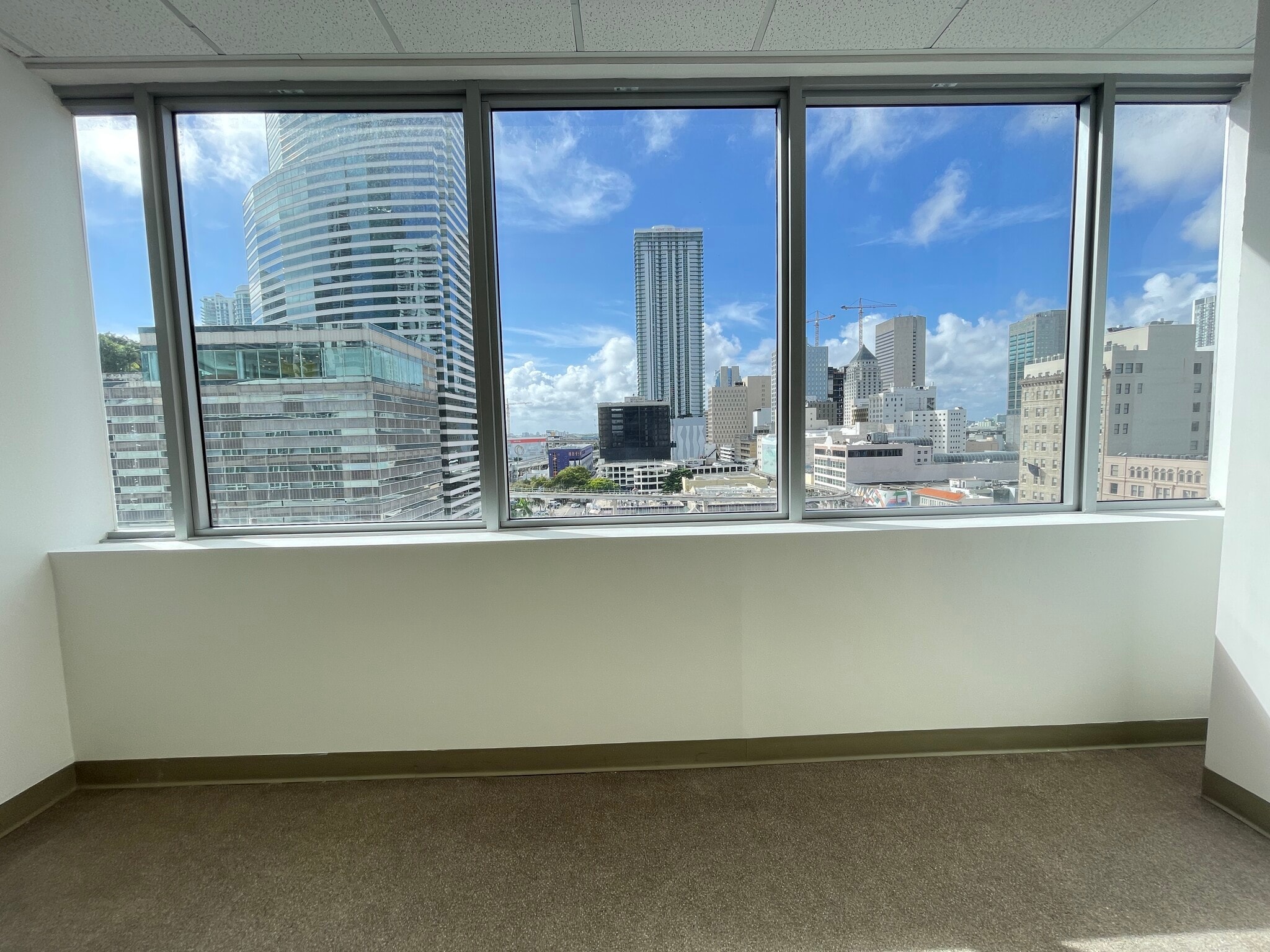 150 SE 2nd Ave, Miami, FL à louer Photo intérieure– Image 1 sur 4