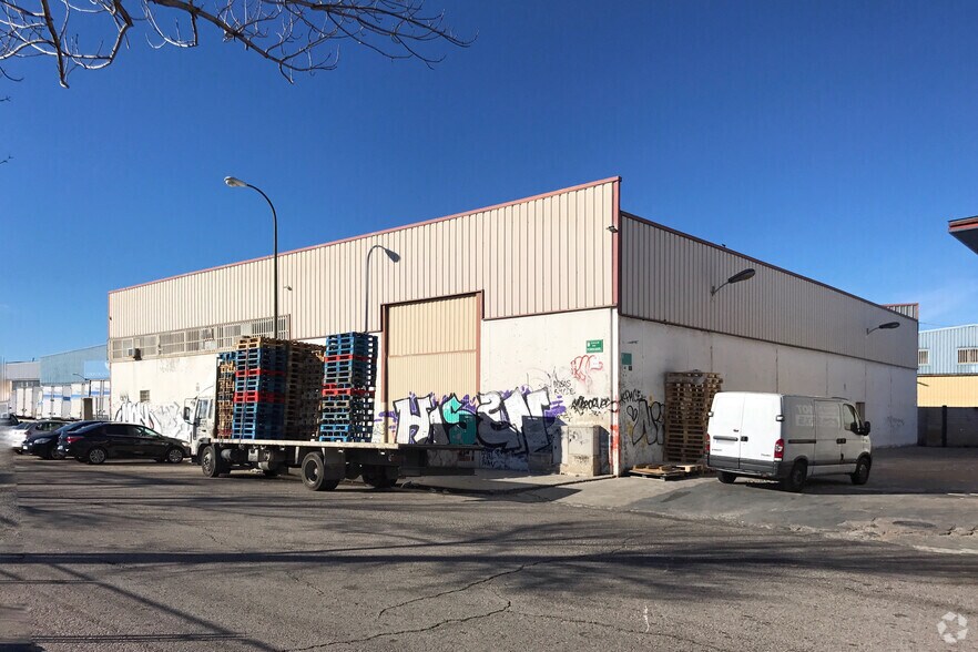 Industriel/Logistique dans Coslada, Madrid à vendre - Photo de l’immeuble – Image 2 sur 9