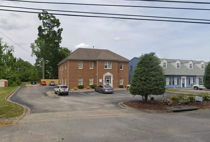 89 Sherwood Dr, Colonial Heights, VA à louer - Photo principale – Image 1 sur 1