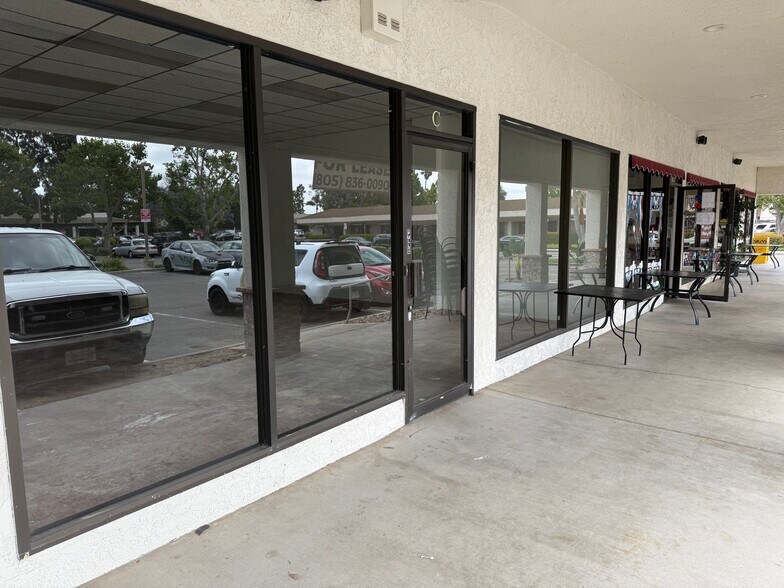 596 Mobil Ave, Camarillo, CA à louer - Photo de l’immeuble – Image 3 sur 3