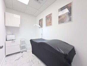 218 Commercial Blvd, Fort Lauderdale, FL à louer Photo intérieure– Image 1 sur 10