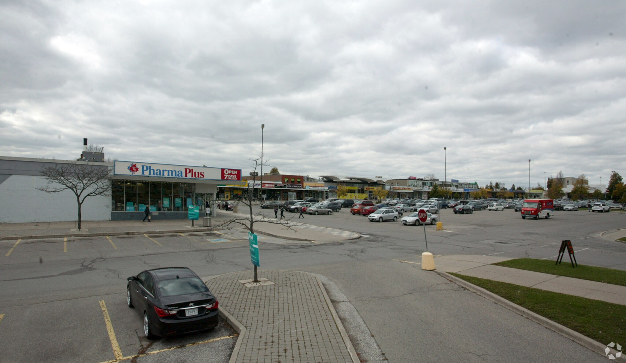 134-226 Harwood Ave S, Ajax, ON à louer Photo principale– Image 1 sur 6